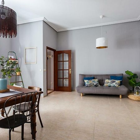 Serva La Bari Shared Apartment Sevilla Dış mekan fotoğraf