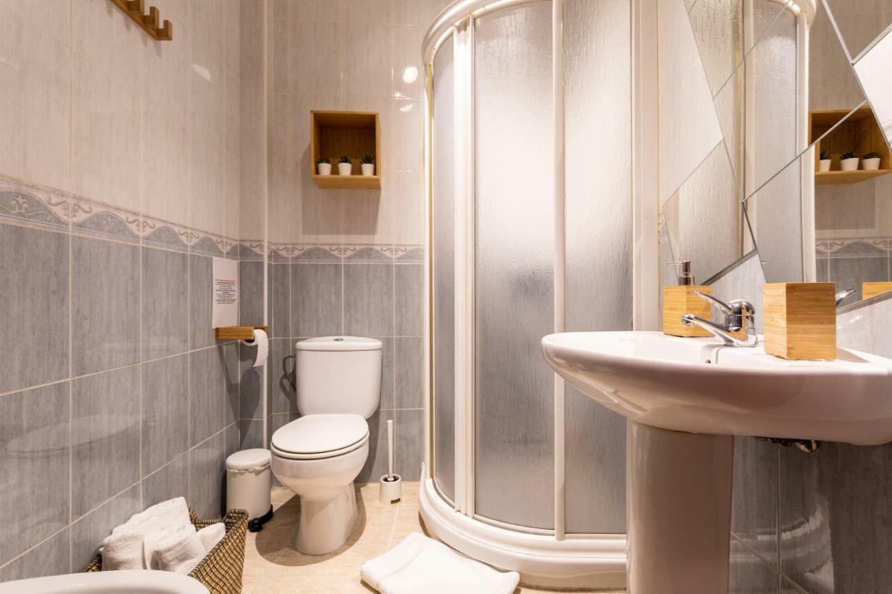 Serva La Bari Shared Apartment Sevilla Dış mekan fotoğraf