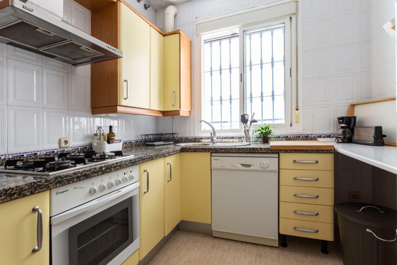 Serva La Bari Shared Apartment Sevilla Dış mekan fotoğraf