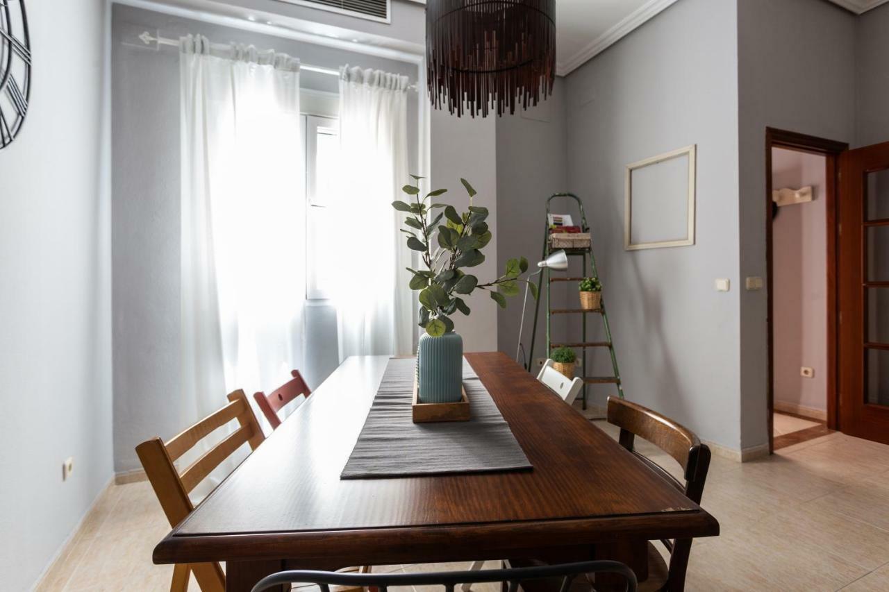 Serva La Bari Shared Apartment Sevilla Dış mekan fotoğraf