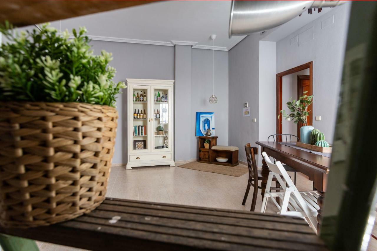 Serva La Bari Shared Apartment Sevilla Dış mekan fotoğraf