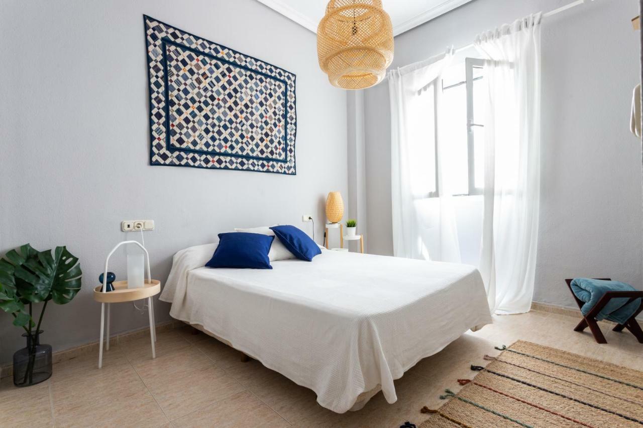 Serva La Bari Shared Apartment Sevilla Dış mekan fotoğraf