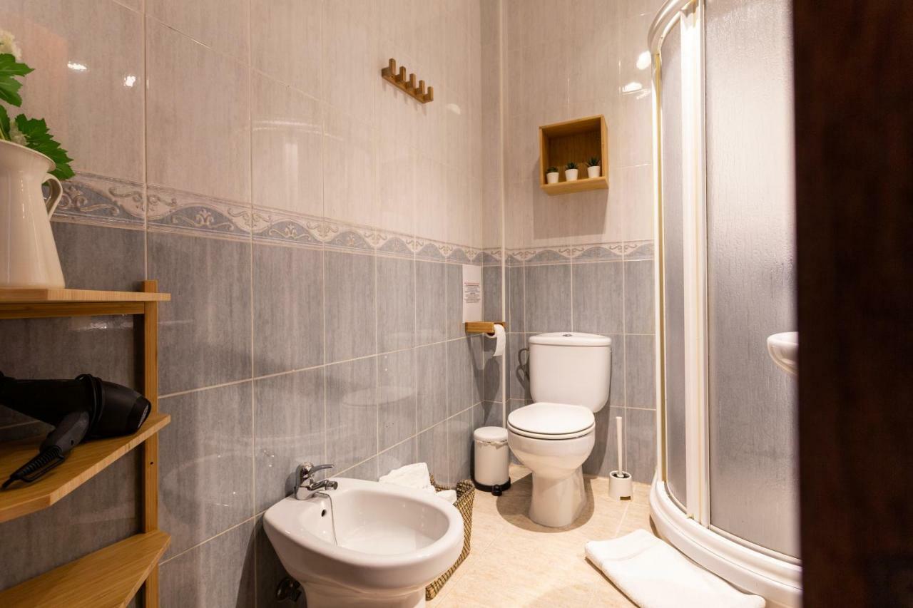Serva La Bari Shared Apartment Sevilla Dış mekan fotoğraf