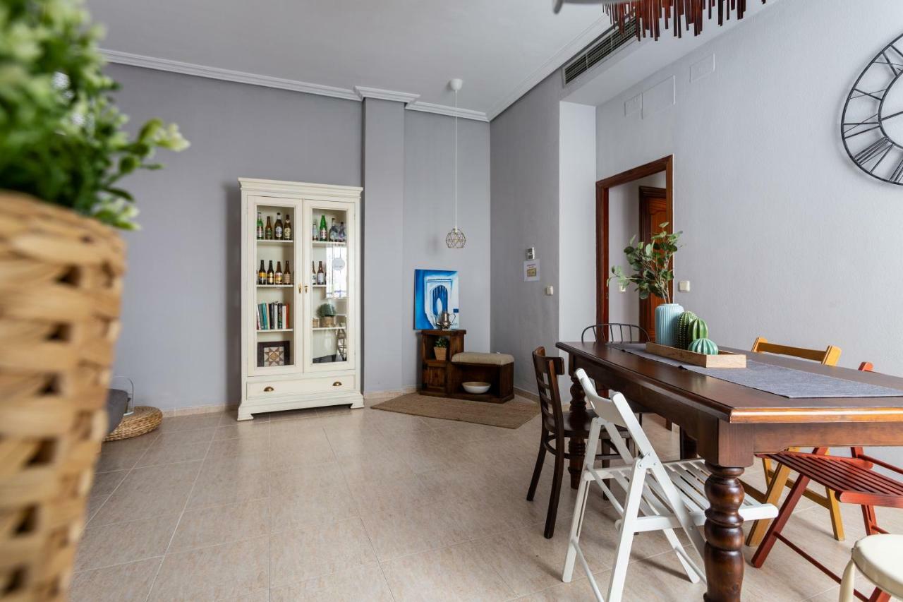 Serva La Bari Shared Apartment Sevilla Dış mekan fotoğraf