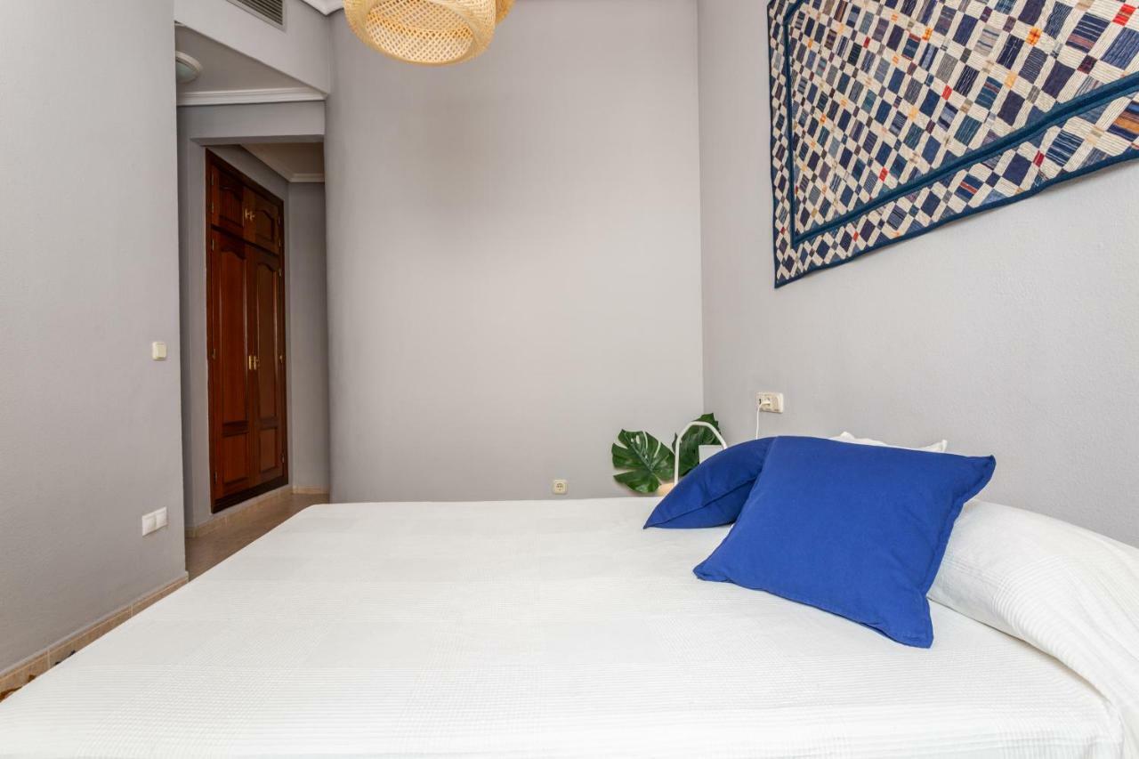 Serva La Bari Shared Apartment Sevilla Dış mekan fotoğraf