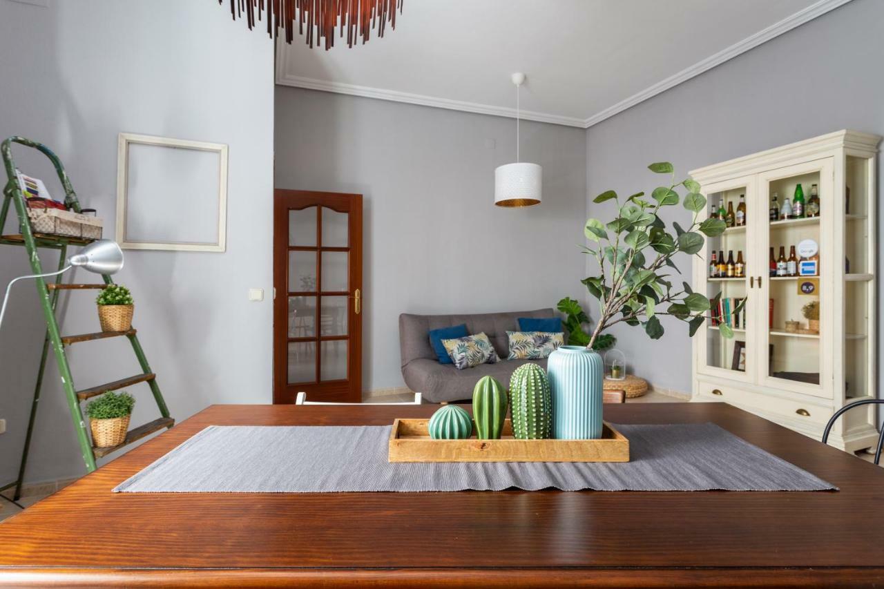Serva La Bari Shared Apartment Sevilla Dış mekan fotoğraf