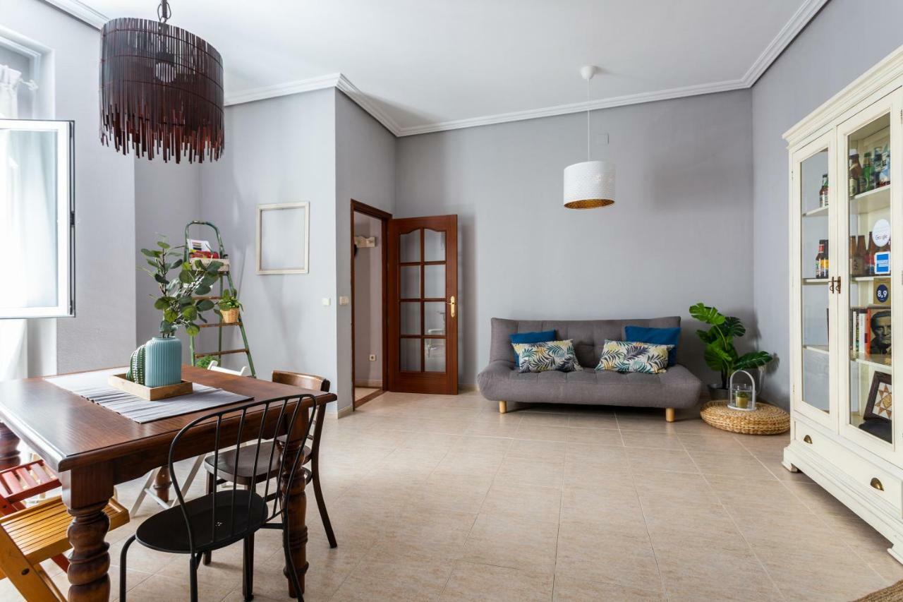 Serva La Bari Shared Apartment Sevilla Dış mekan fotoğraf